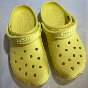 Light yellow banana crocs men’s size 11